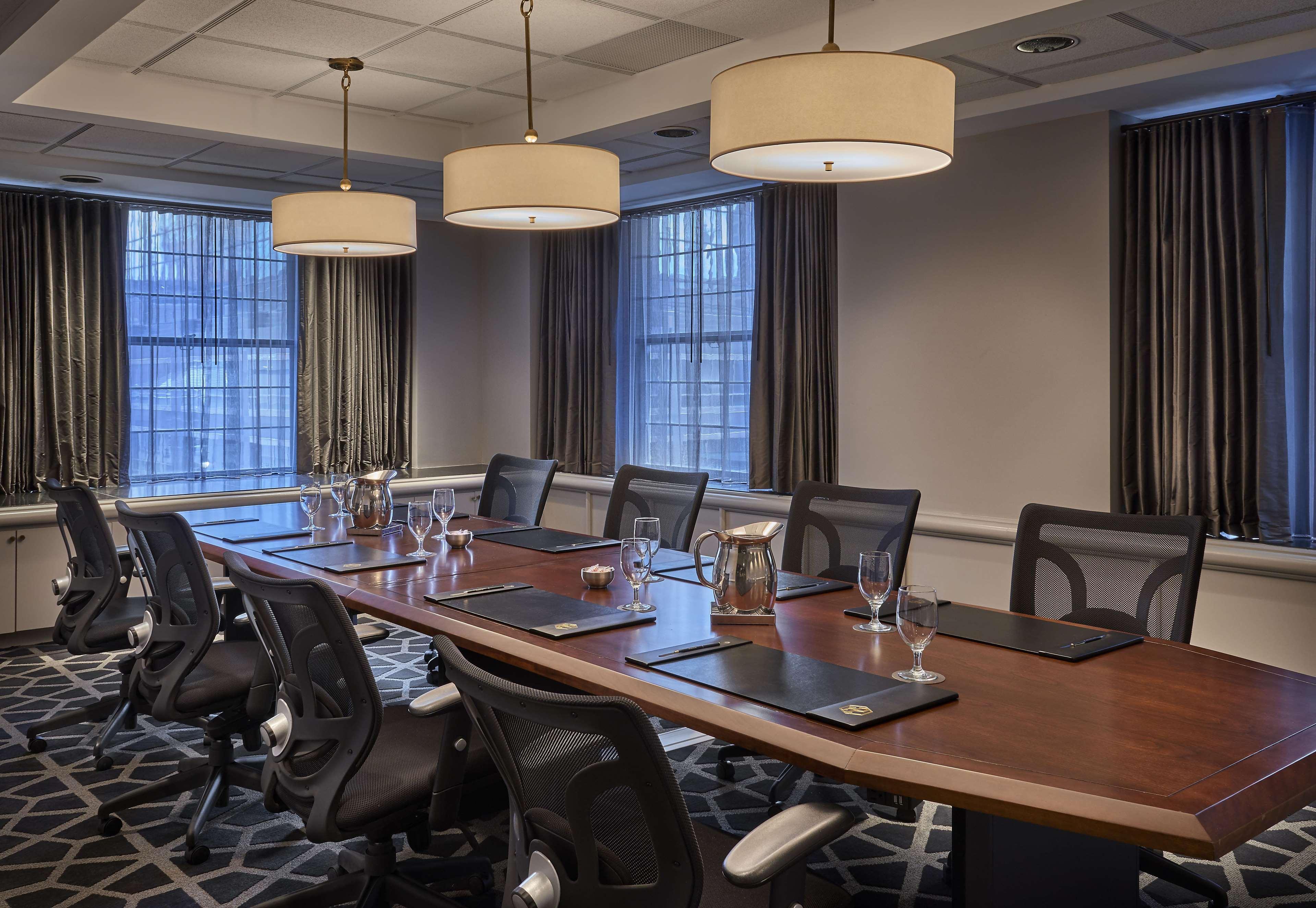 Hotel Phillips Kansas City, Curio Collection By Hilton Exterior photo