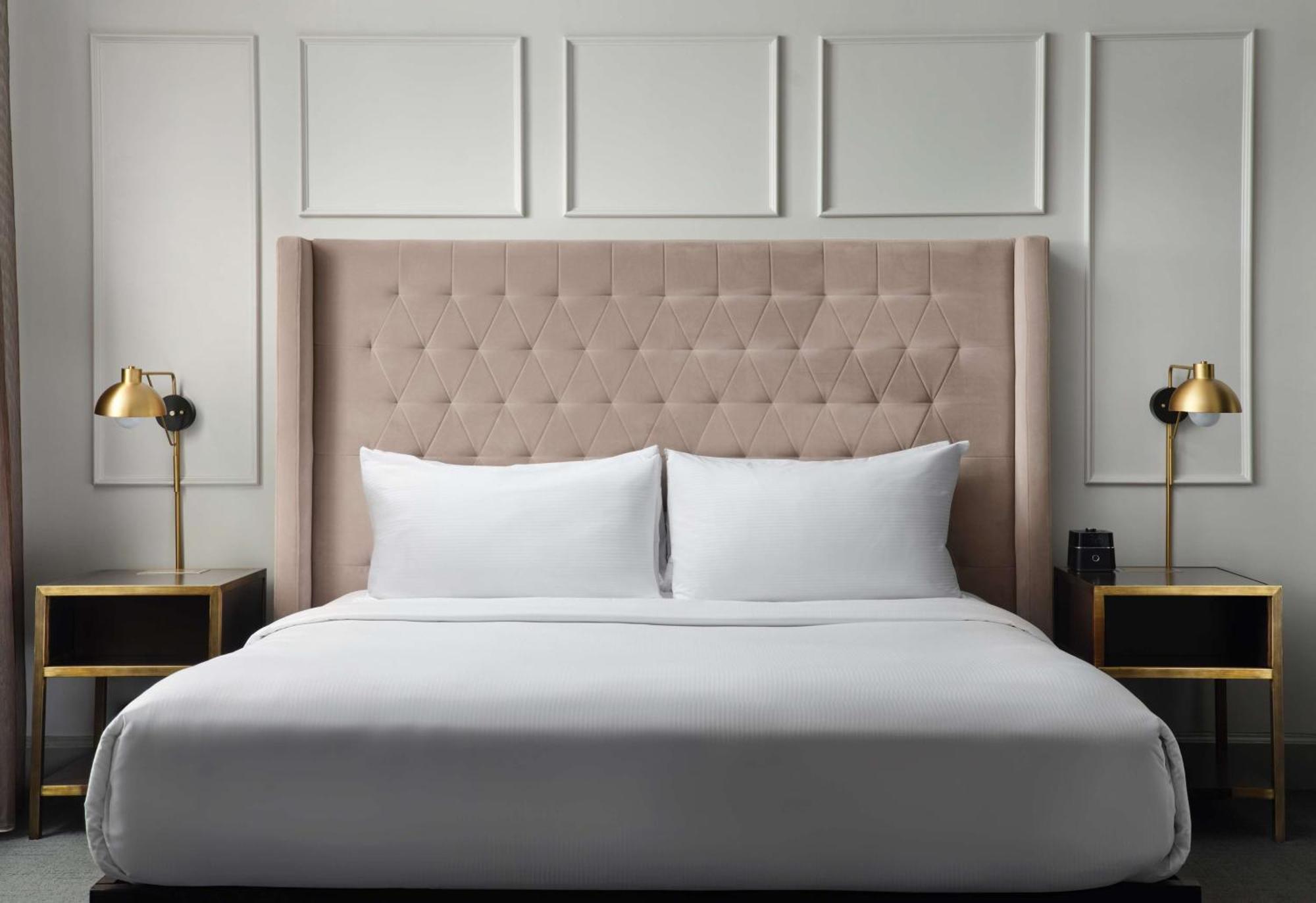 Hotel Phillips Kansas City, Curio Collection By Hilton Exterior photo