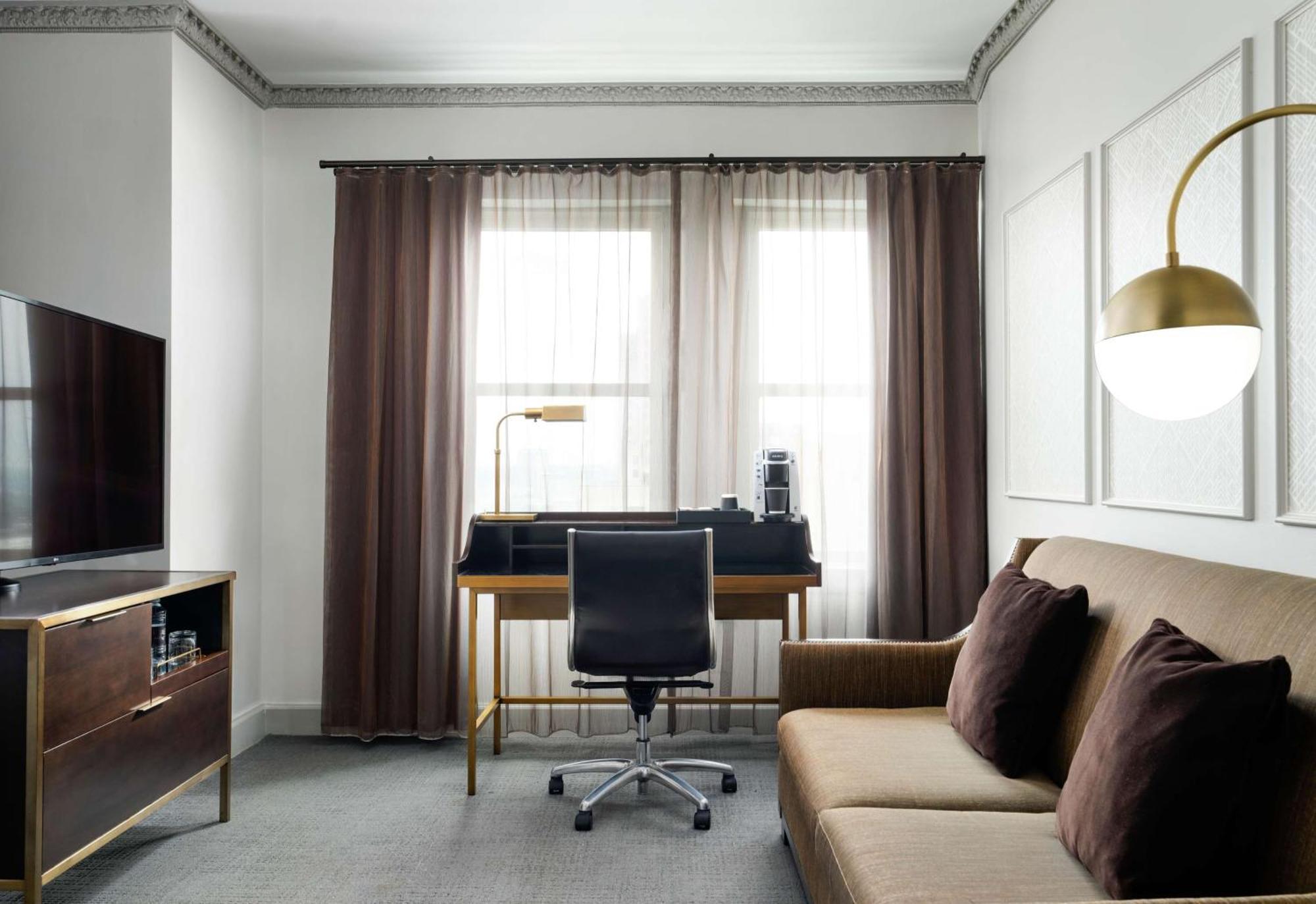 Hotel Phillips Kansas City, Curio Collection By Hilton Exterior photo