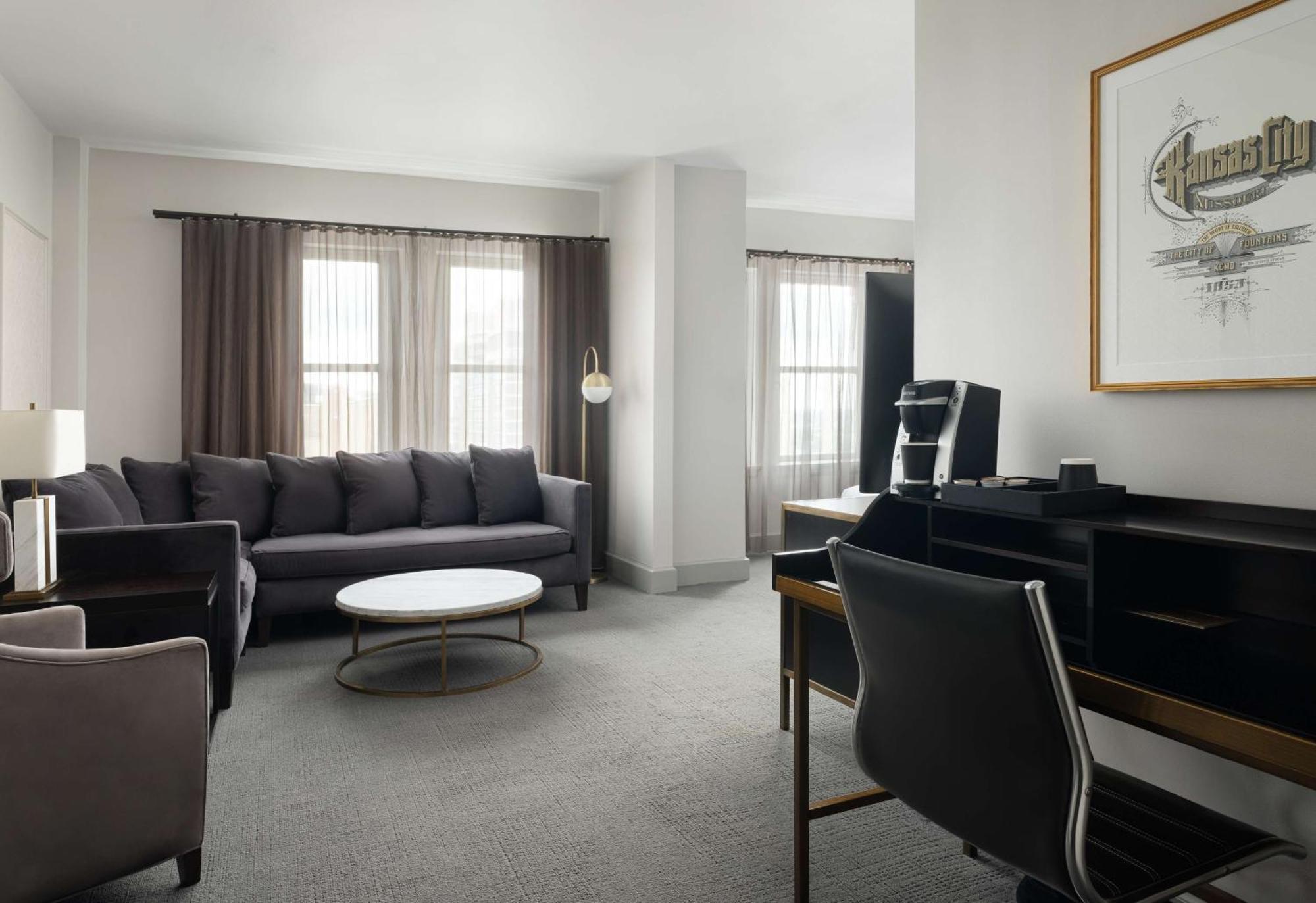 Hotel Phillips Kansas City, Curio Collection By Hilton Exterior photo