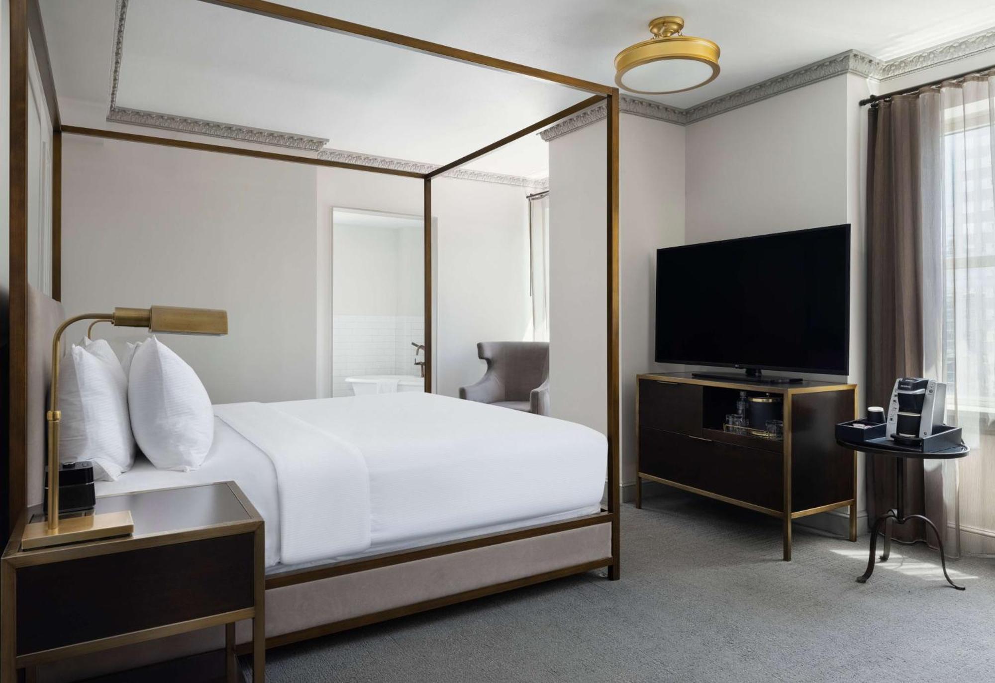 Hotel Phillips Kansas City, Curio Collection By Hilton Exterior photo