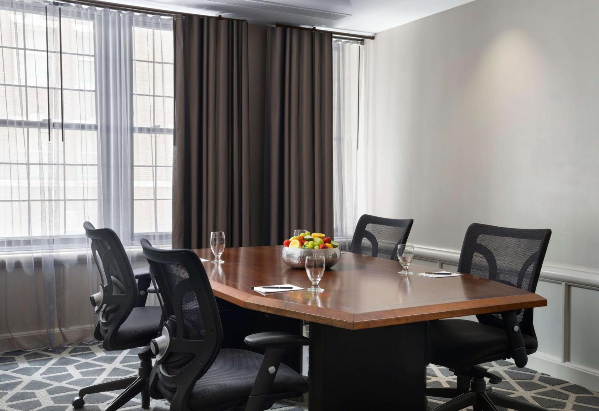 Hotel Phillips Kansas City, Curio Collection By Hilton Exterior photo