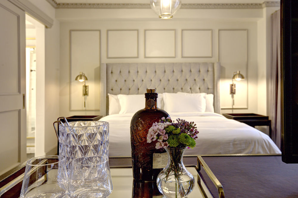 Hotel Phillips Kansas City, Curio Collection By Hilton Exterior photo